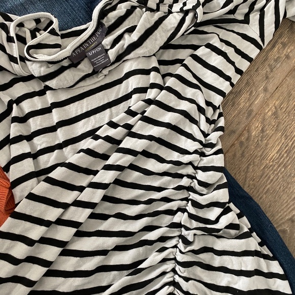 Maternity Bundle - Paige Jeans and three tops - Picture 4 of 8